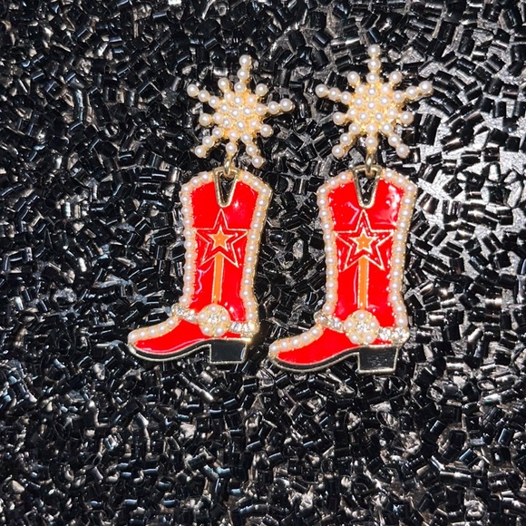 Red & Orange Dangle Cowgirl Earrings.Trimmed in Faux Rhinestones & Pearls - Picture 5 of 12